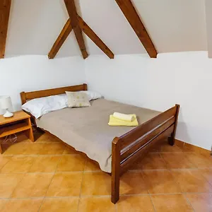 https://apartments-rooms-lucie.hotelinzadar.com