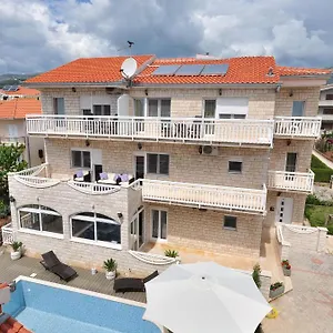 apartment-house-jerko.hotels-in-trogir.com/